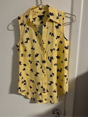 Ann Taylor Petite Yellow Floral Sleeveless Blouse XXSP
(960)